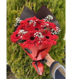 Kırmızı Cerbera Buketi