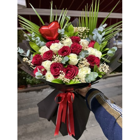 Özel Kırmızı Beyaz İthal Gül Buketi