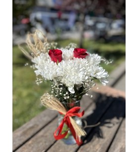 Cam Vazoda Gül ve Papatya