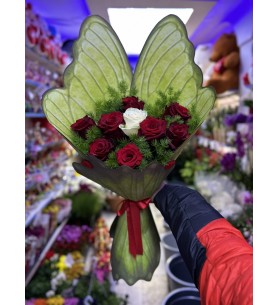 Özel Gül Buketi Kelebek
