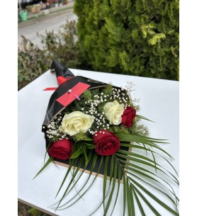 3 Kırmızı 2 Beyaz İthal Gül Buket