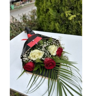 3 Kırmızı 2 Beyaz İthal Gül Buket