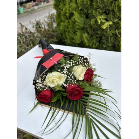 3 Kırmızı 2 Beyaz İthal Gül Buket