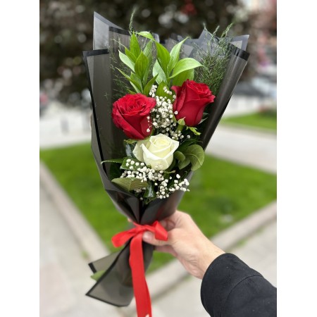 3 İthal Kırmızı Beyaz Gül