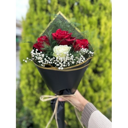 3 Kırmızı 1 Beyaz İthal Gül Buket