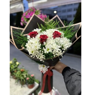Siyah Kağıtta İthal Gül Papatya