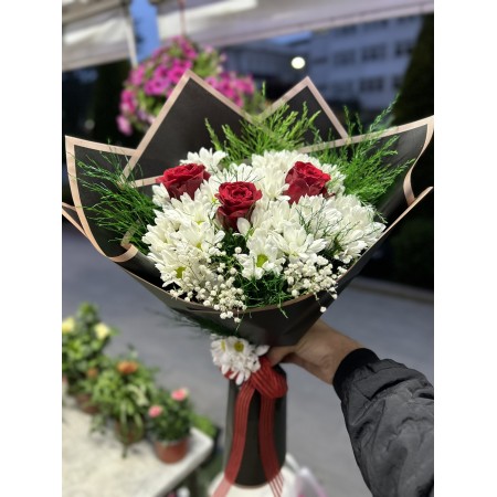 Siyah Kağıtta İthal Gül Papatya