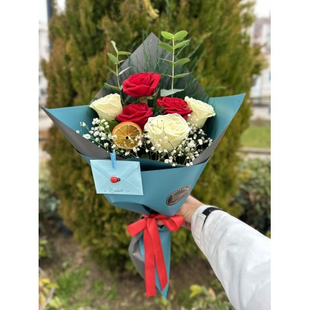 3 Kırmızı 3 Beyaz İthal Gül