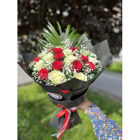 İthal 10 Beyaz 10 Kırmızı Gül Buketi