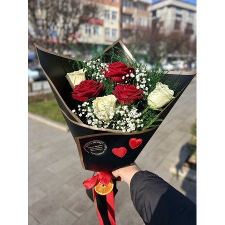 3 Kırmızı 3 Beyaz İthal Gül