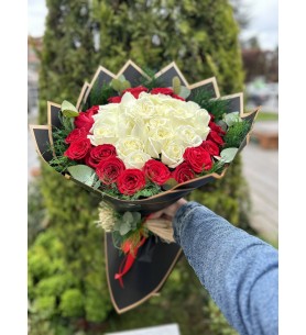 Özel Kırmızı Beyaz Gül Buketi