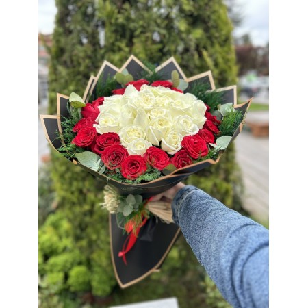 Özel Kırmızı Beyaz Gül Buketi